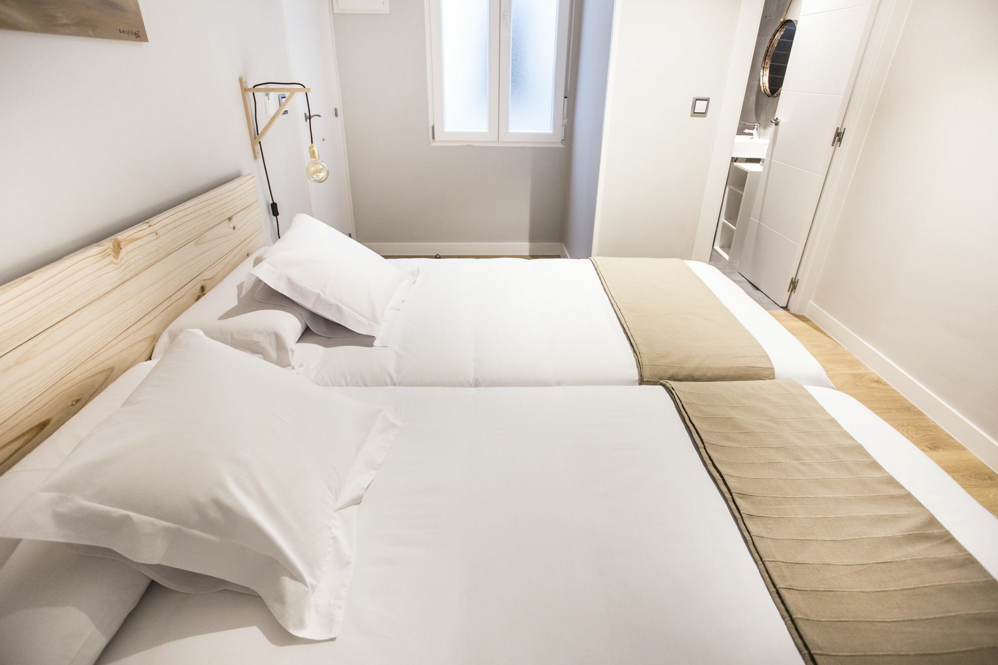 โอลา รูม Hotel มาดริด ภายนอก รูปภาพ